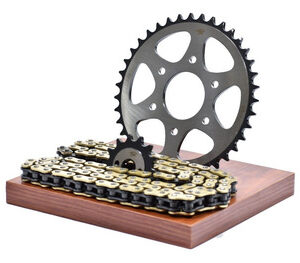 KIT ARRASTRE  14X45 ( 428H X124 DORADA). GS 125- GN 125 H- KEEWAY 125 SPORT / REVO SCORPION